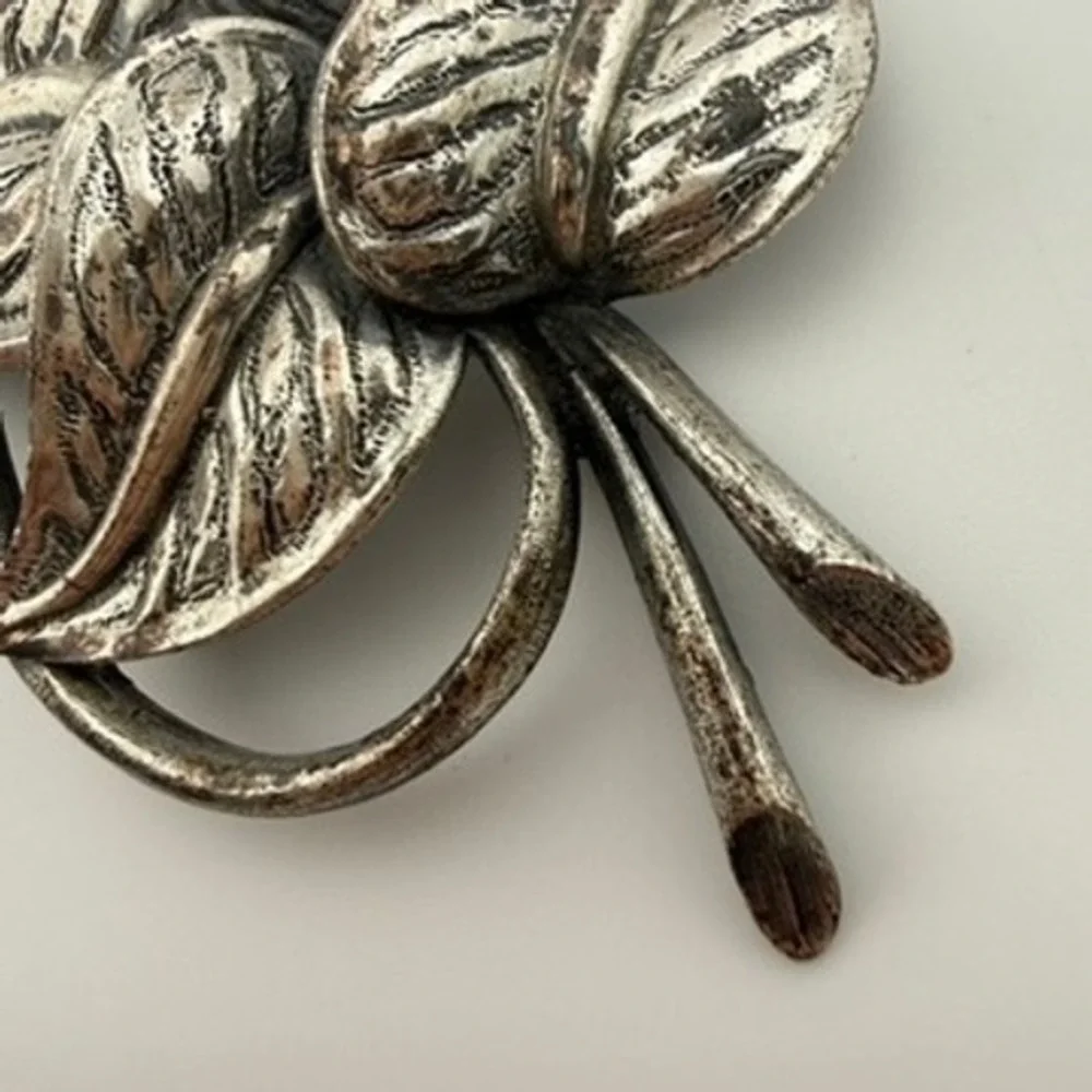 Tortolani Vintage Leaf Brooch Silver Tone Large Botanical Textured Design